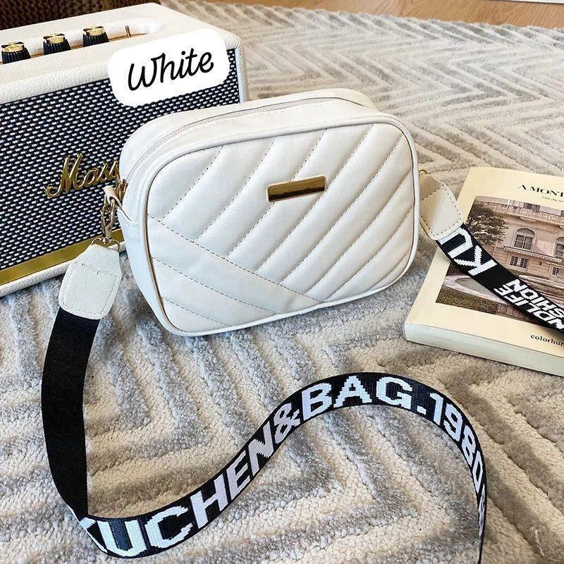 Chic Leather Crossbody Bag - Image 3